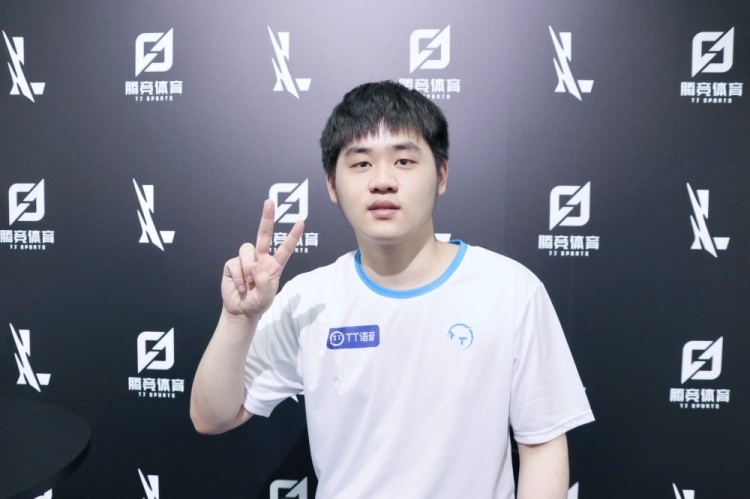 时抛出了一 时抛出了一